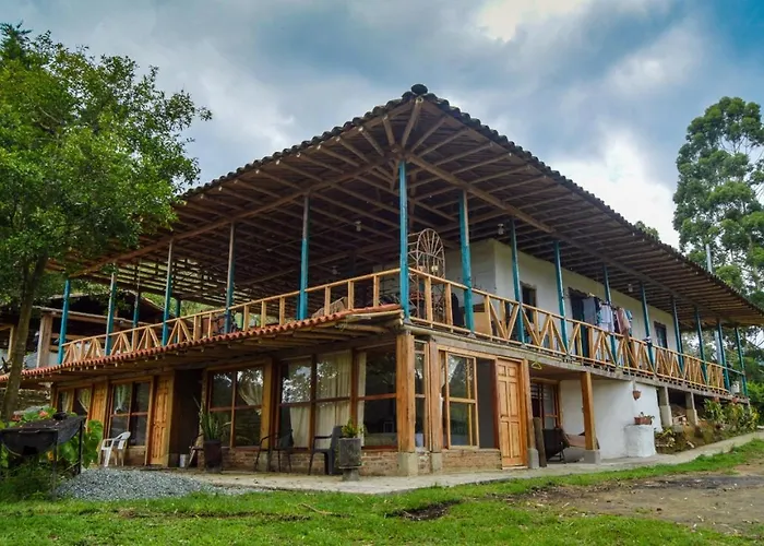 Rural La Montaña AlquiyapuraHostal